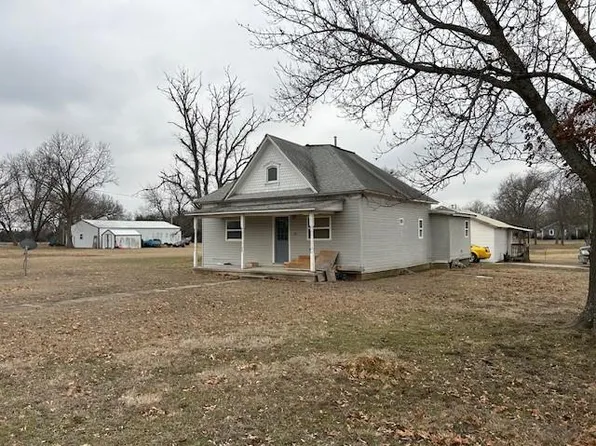 112 Hickory St, Mound Valley, KS 67354