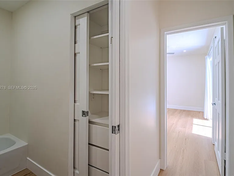 1825 Alamanda Dr — Photo 25