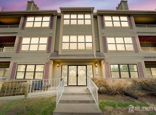 1311 Stoneridge Cir, Helmetta, NJ 08828