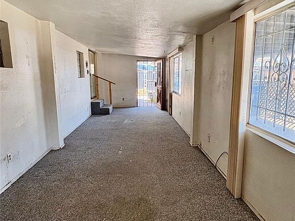 4th image of 261 Long Avenue