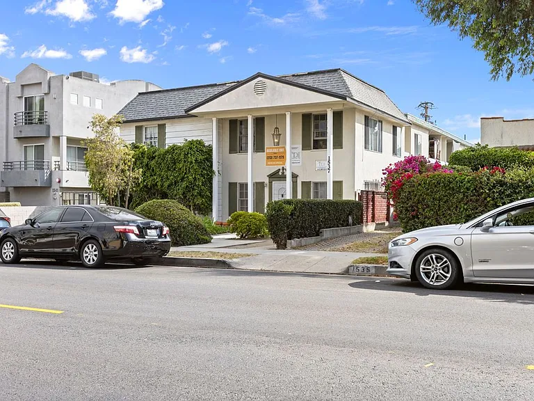 1537 Centinela Ave — Photo 1
