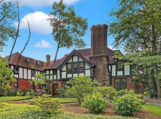 2080 Kent Rd, Cleveland Heights, OH 44106