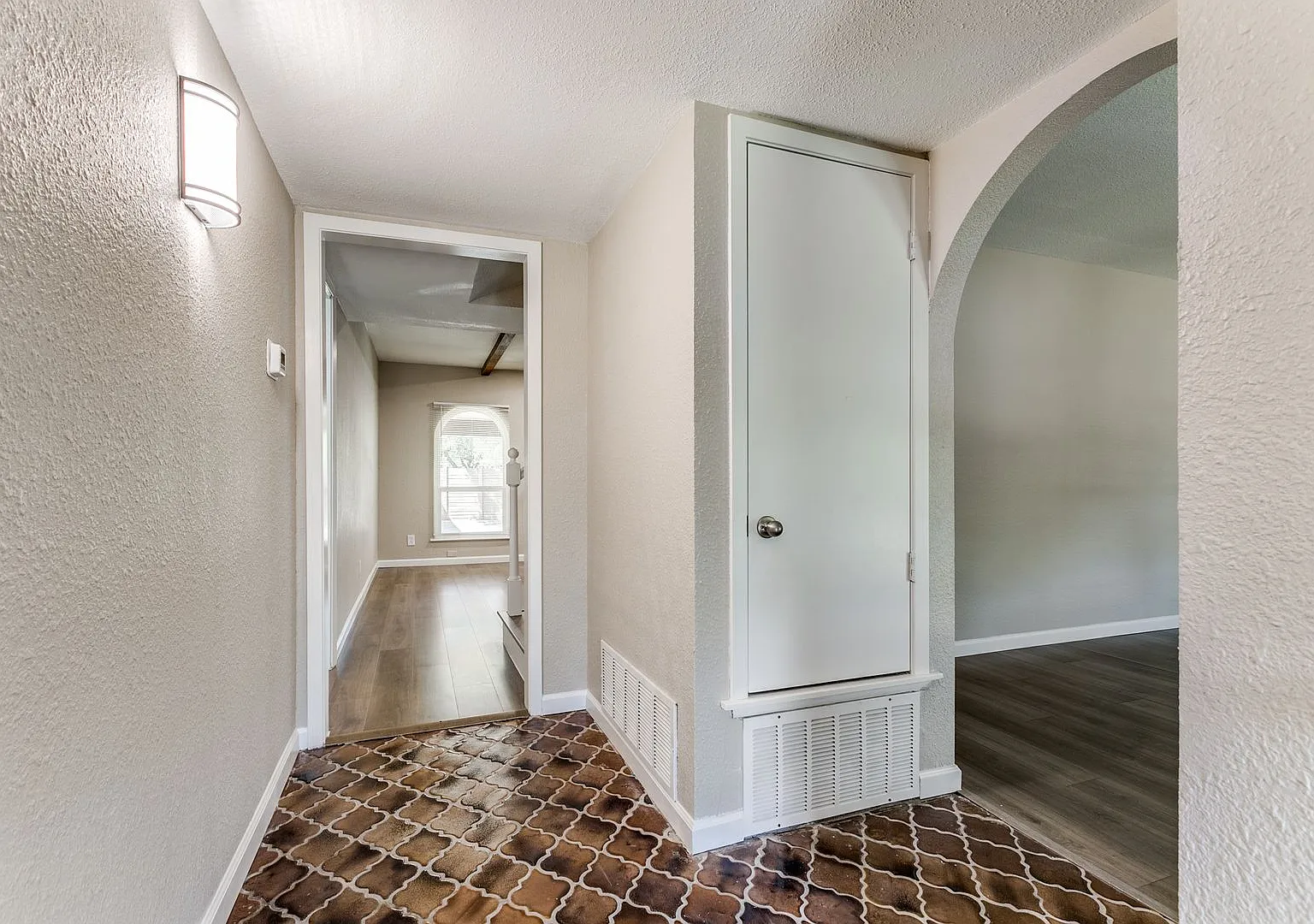 Spacious Charter Oaks 4-Bedroom — Photo 4
