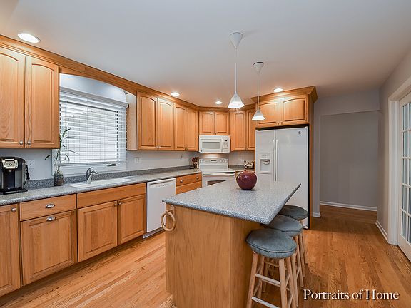 4th image of 23W055 Kings Ct