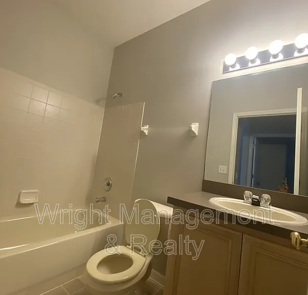 1439 Loretto Cir — Photo 10