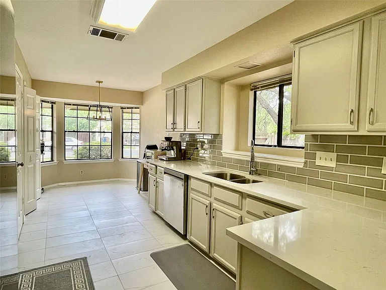 8905 Bridgewood Trl — Photo 9