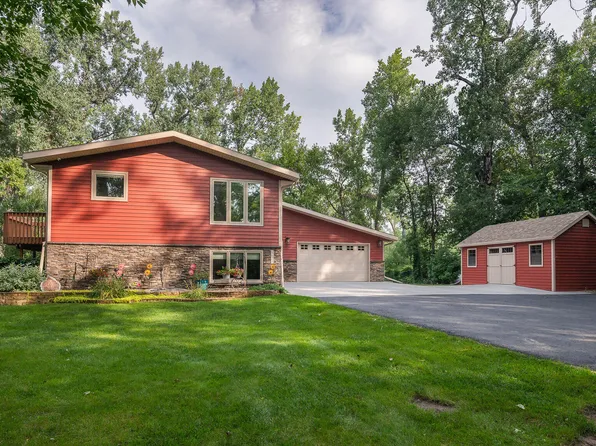 8624 Briardale Dr, Bismarck, ND 58504