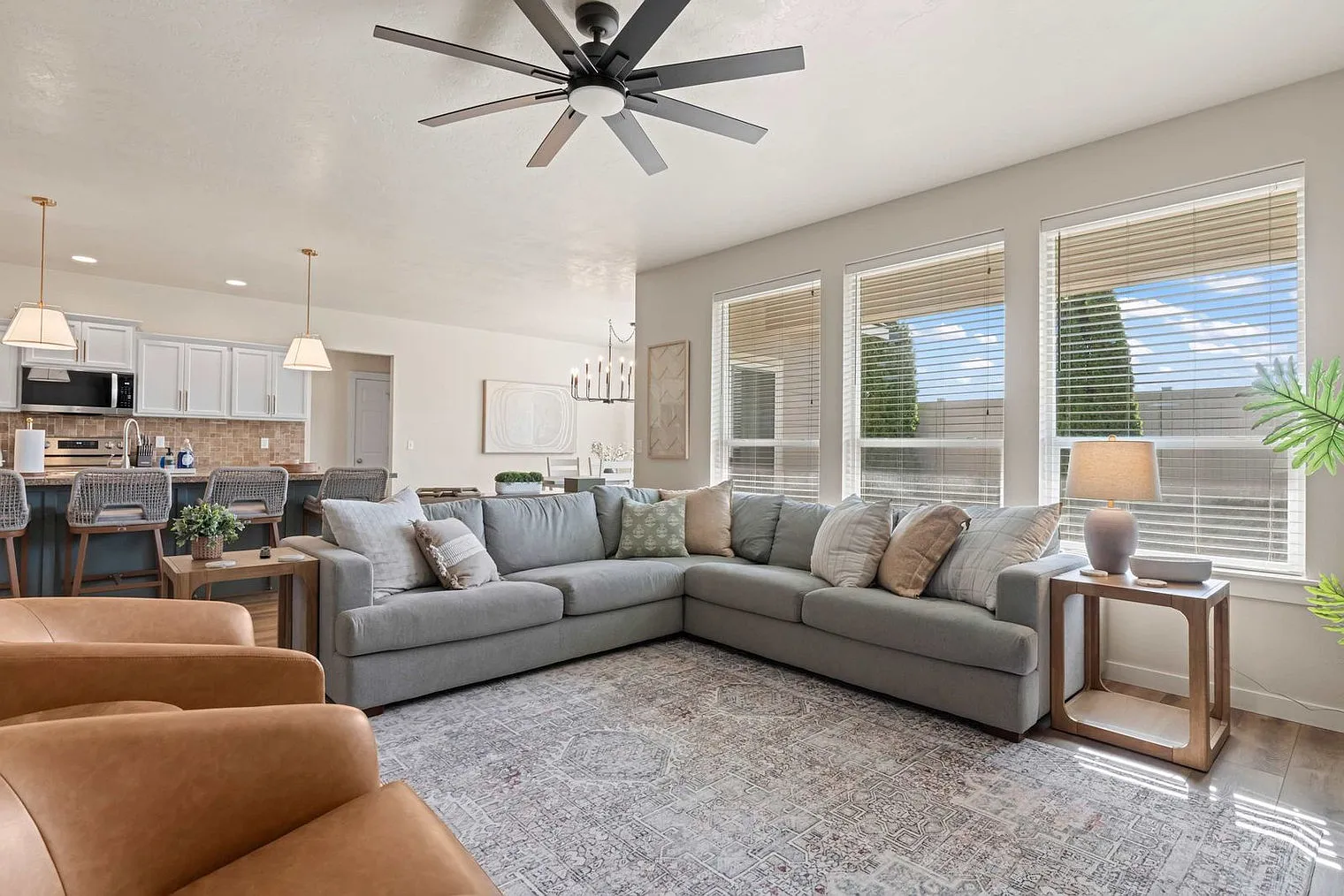 4 bed, 2.0 bath, 2992 sqft, $8,778 — Photo 2