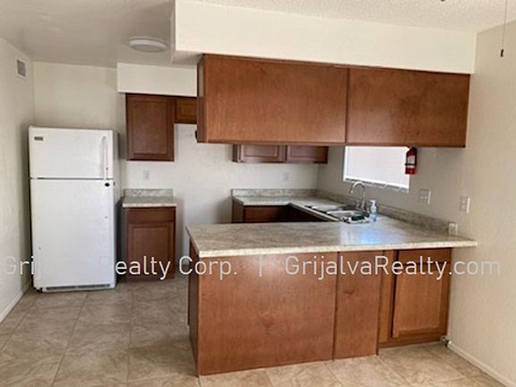4th image of 631 W 40th St #637