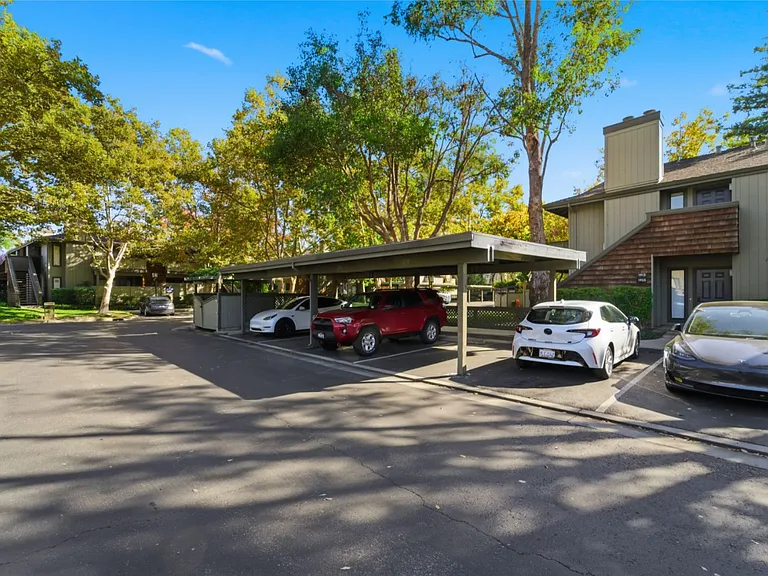 1913 La Terrace Cir — Photo 16