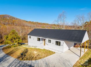 97 Hawke Crest Rd, Hendersonville, NC 28792