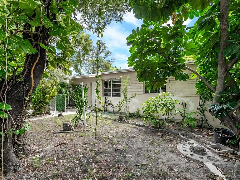 3401 SW 48th Ave — Photo 14
