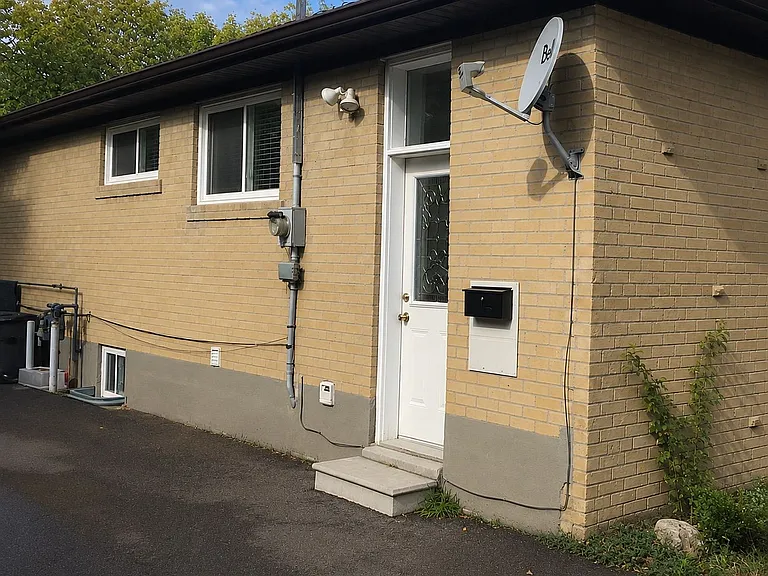 260 Axminster Dr #BASEMENT — Photo 2