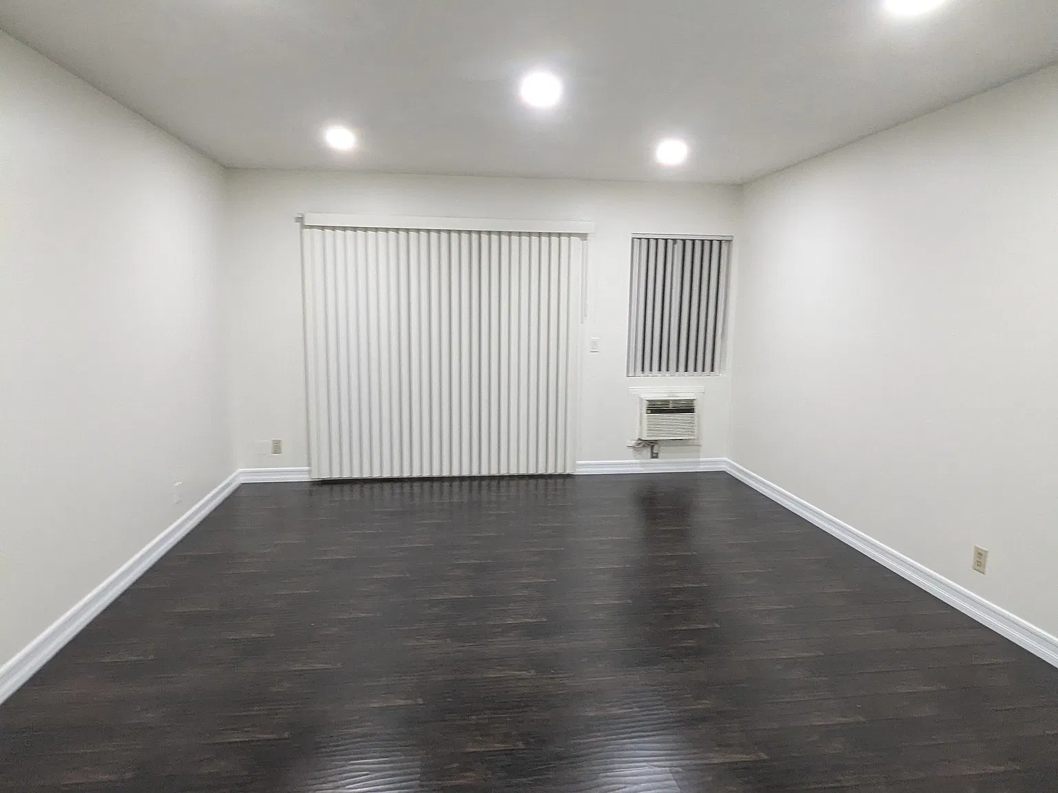 2 bed, 881 sqft, $2,500 — Photo 1