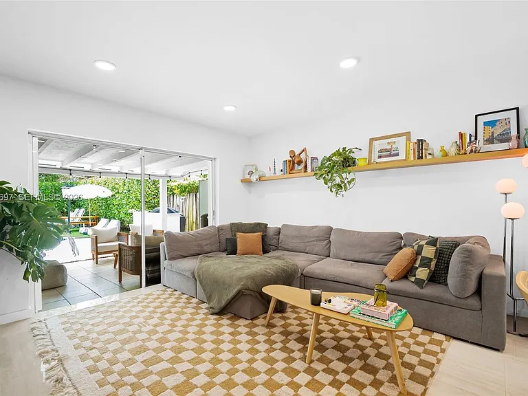 2231 SW 63rd Ave — Photo 8
