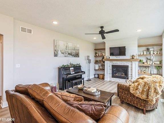 2nd image of 10165 Thorne Dr