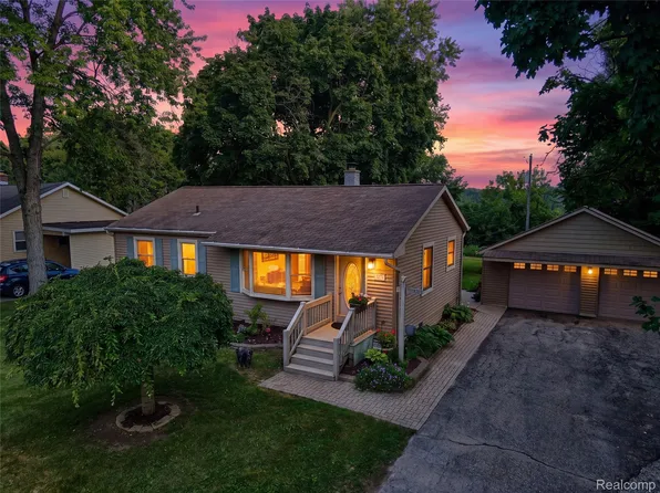 5271 Main St, Dryden, MI 48428
