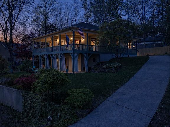 3rd image of 218 Lakeshore Dr