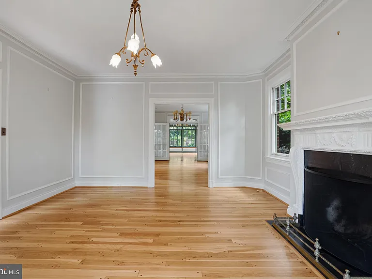 3313 Cleveland Ave NW — Photo 17