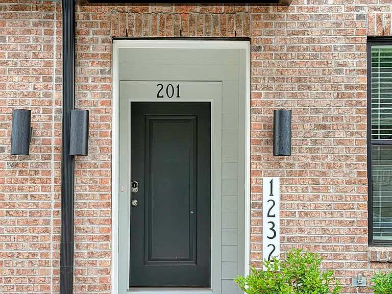 1232 S Person St #201 — Photo 2