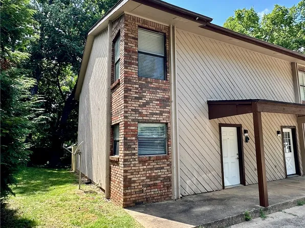 2101 N East Oaks Dr, Fayetteville, AR 72703