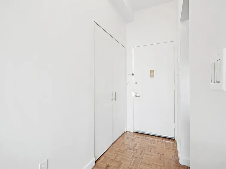 360 W 43rd St #S23A — Photo 7