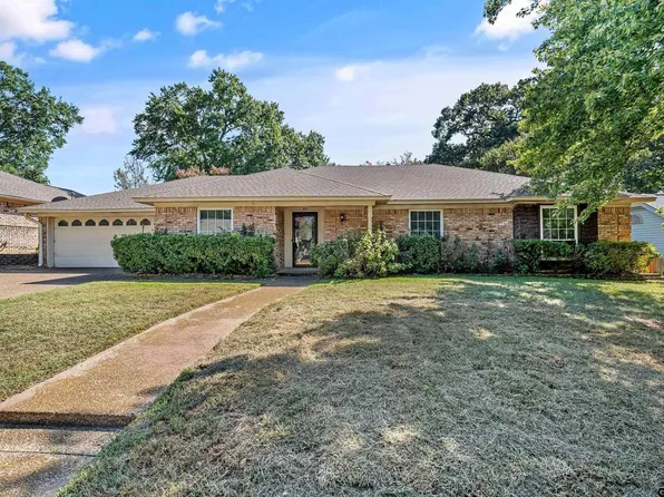 812 Meadow Creek Dr, Tyler, TX 75703