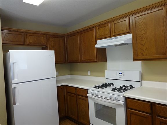 5th image of 518 Meadowside Dr