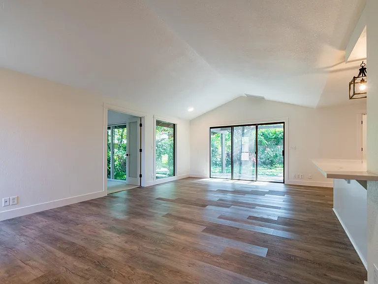 2095 Norwood St — Photo 20