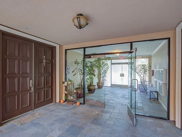 1444 S Point View St #204 — Photo 30