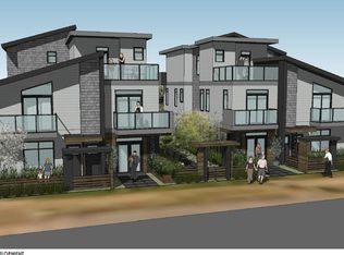 460 Irwin St, Nanaimo, BC V9R 4X9