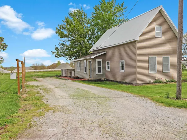 208 8th St, Michigantown, IN 46057