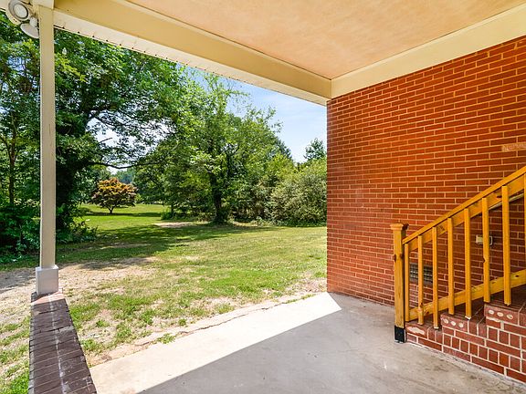 3rd image of 3304 Sunset Rd