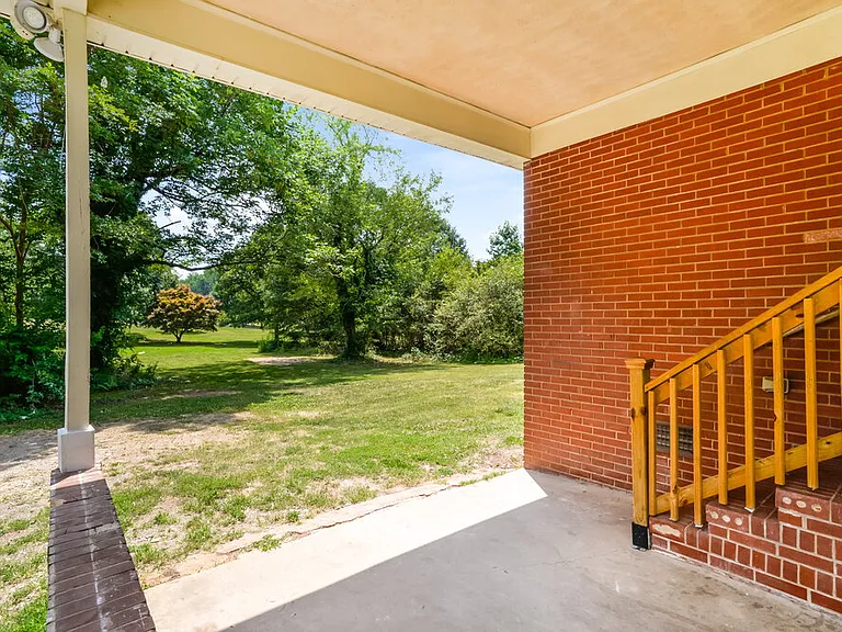 3304 Sunset Rd — Photo 3