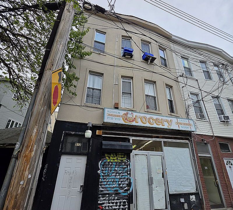 1st image of 913 Roder Ave