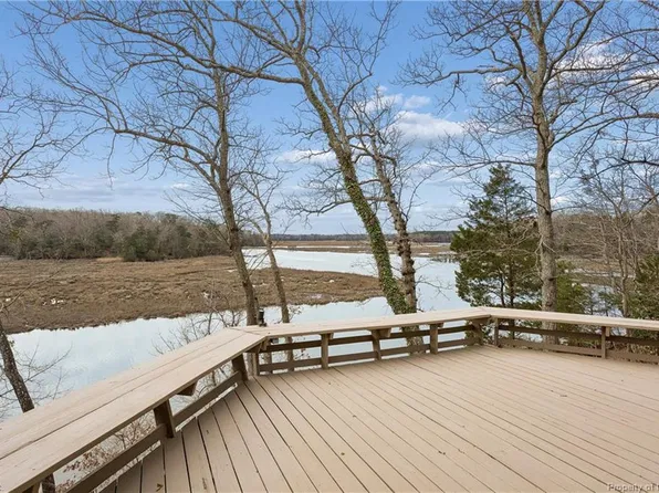 220 Southpoint Dr, Williamsburg, VA 23185