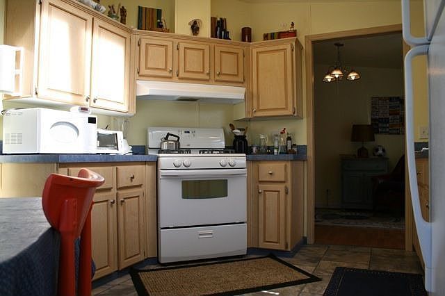 2nd image of 1184 N Main St APT 12