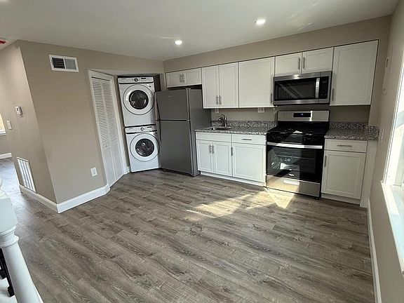 4th image of 8031 Bank St