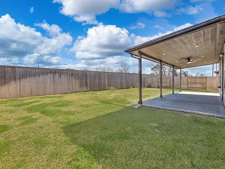 519 Louis Ln — Photo 34