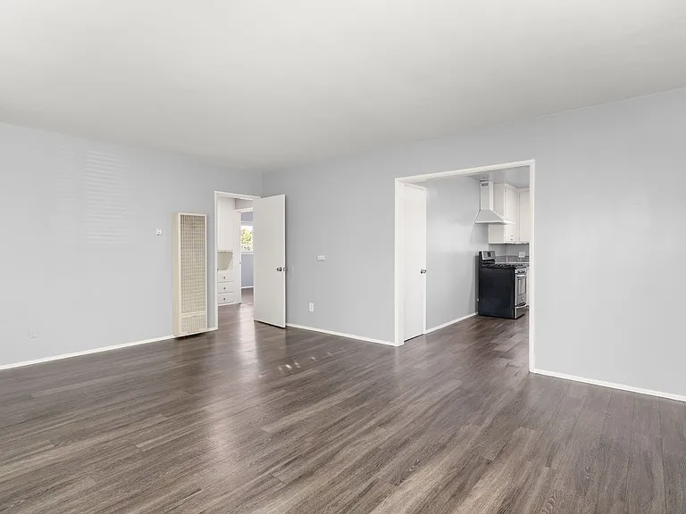 1577 Pine Avenue — Photo 9