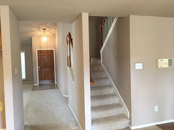 3rd image of 7919 Vista Creek Ln