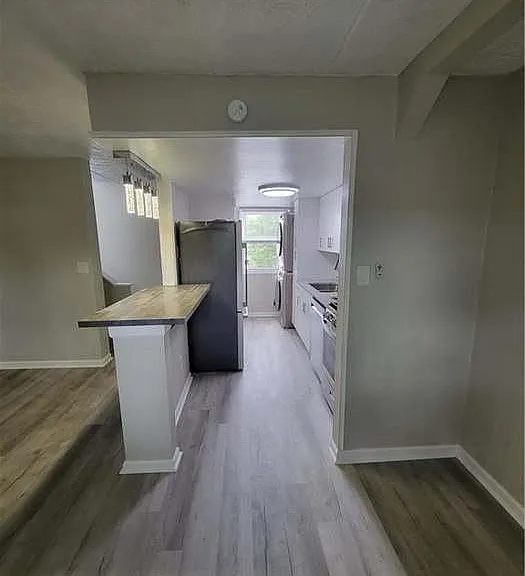 1214 Underwood Ave — Photo 2