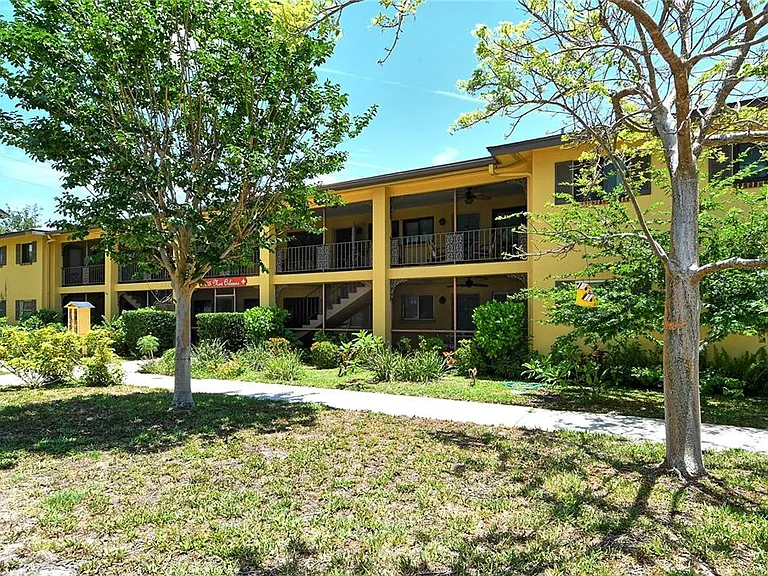 615 S Palm Ave #11 — Photo 2