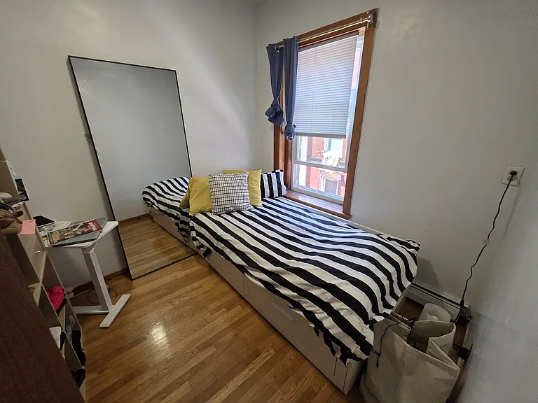 7 Margaret St #4 — Photo 13