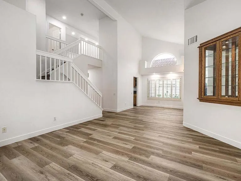 1043 Cordoba Way — Photo 5