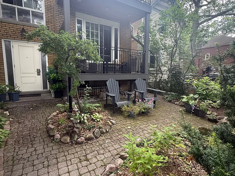 185 Silver Birch Ave #LOWER — Photo 9