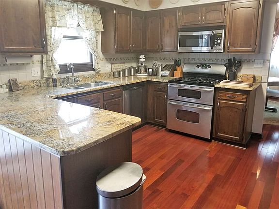 4th image of 50 Vermont Ct