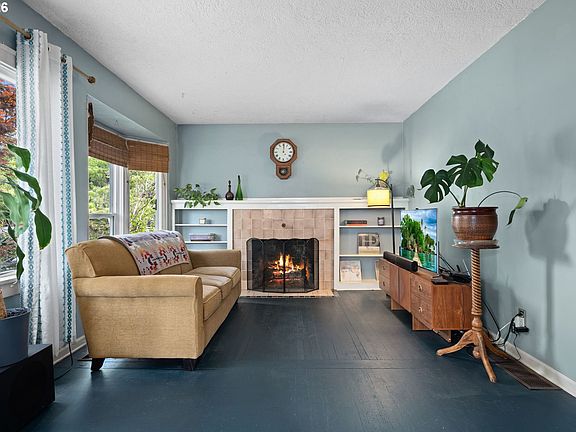 3rd image of 3525 NE 76th Ave