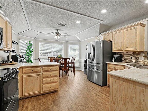 3rd image of 2908 85th St