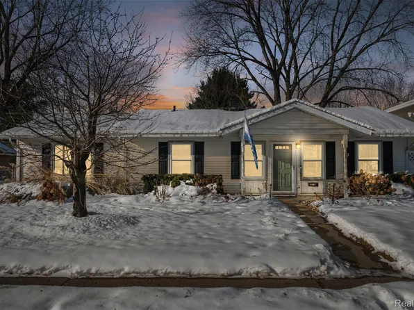 6404 Richalle St, Brighton, MI 48116
